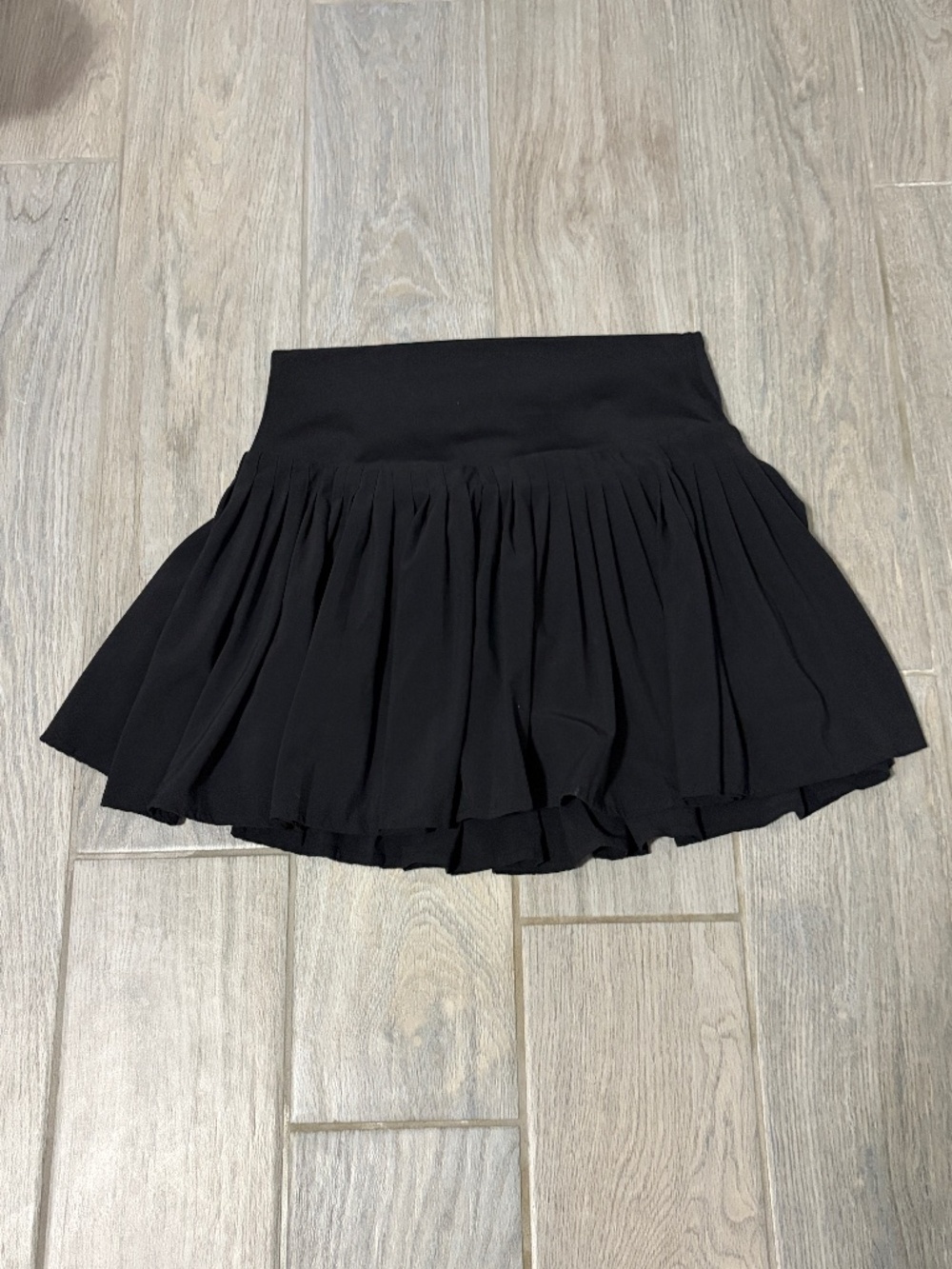 LIKE NEW! Women's All in Motion Black Pleated Sport Skort - SMALL